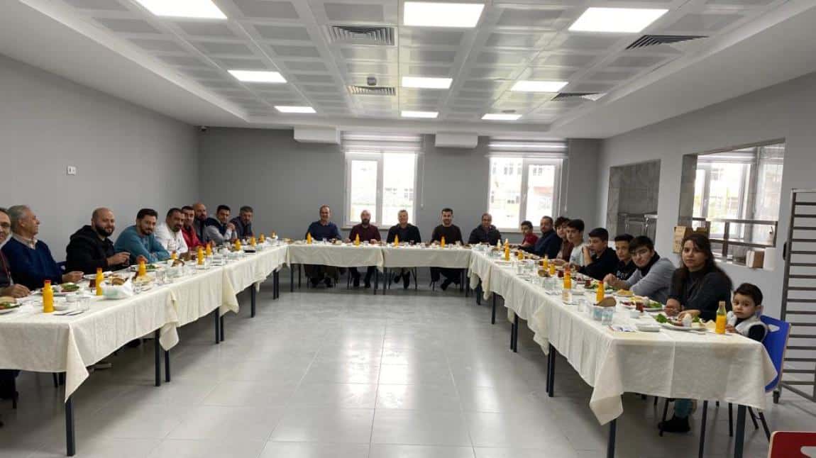 İvedik OSB ve Teknopark Ankara yöneticileri, öğrencilerimiz ile kahvaltıda buluştular.