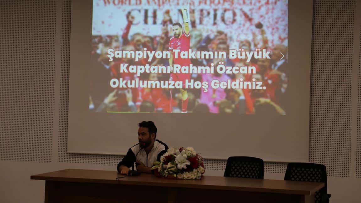 Ampute Futbol Millî Takımı Kaptanı Rahmi Özcan, okulumuzda konferans verdi.